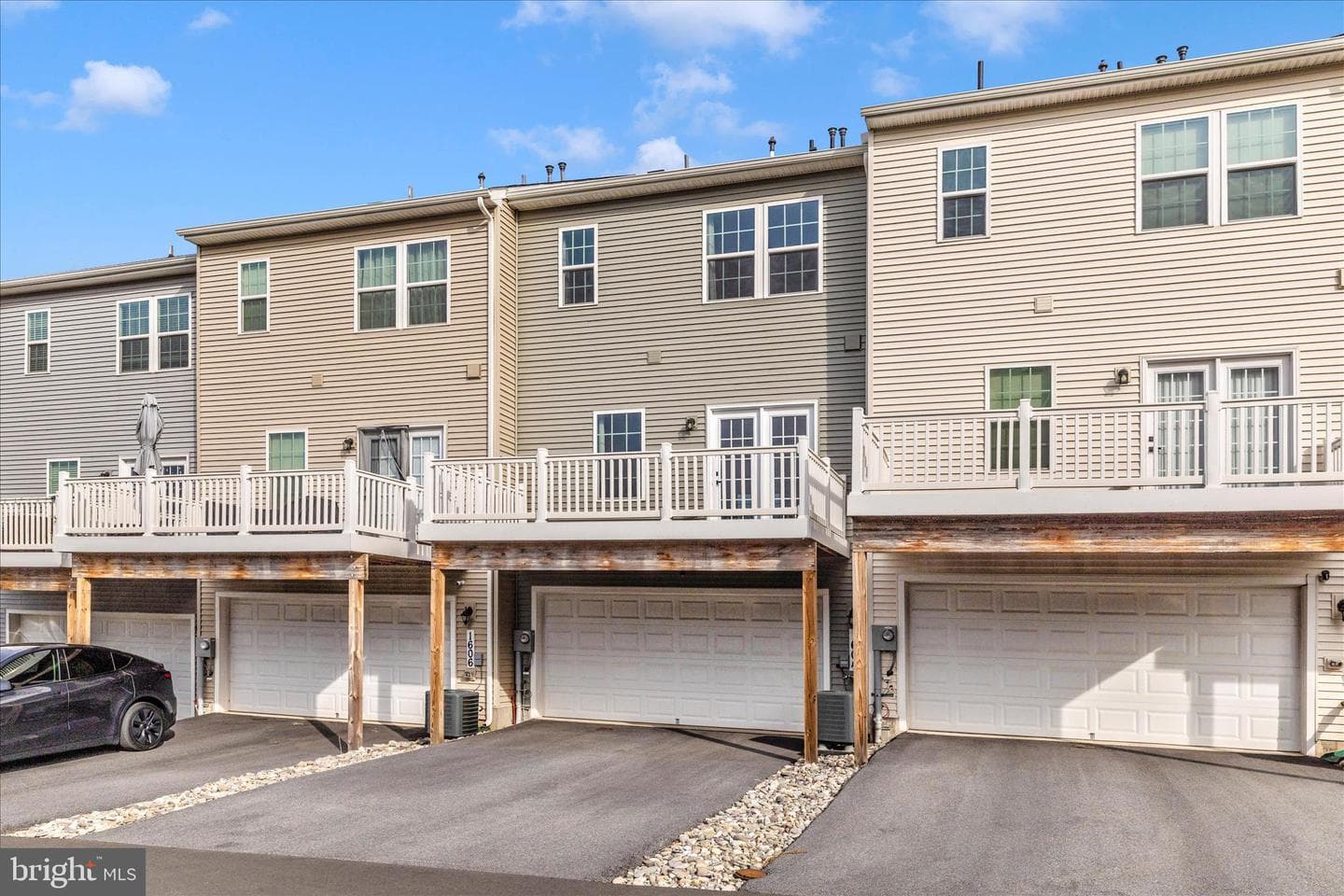 1604 Broadford Park Street photo 55
