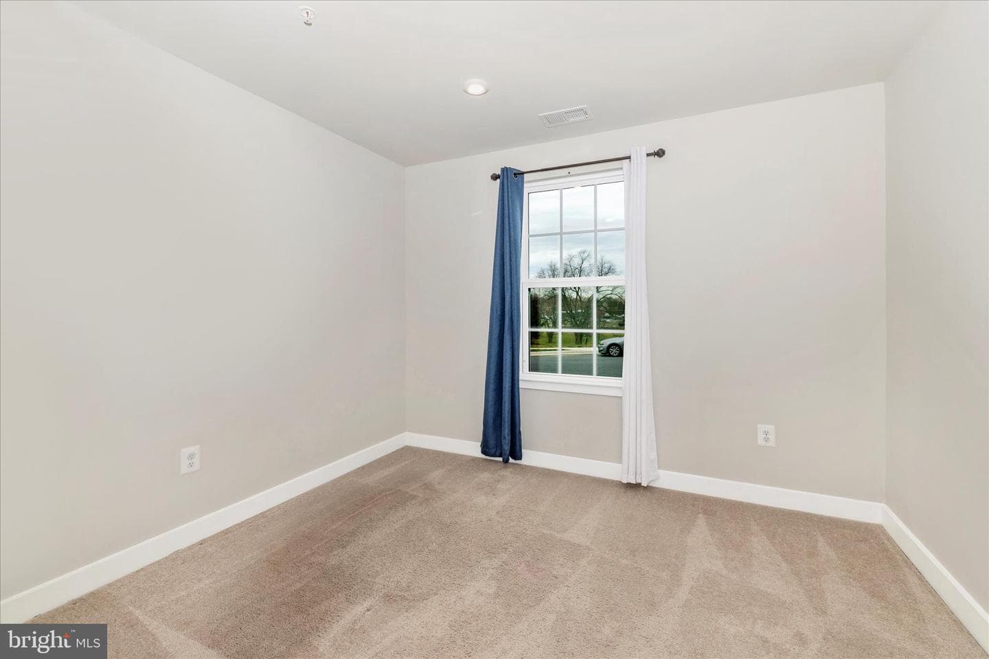 1604 Broadford Park Street photo 7