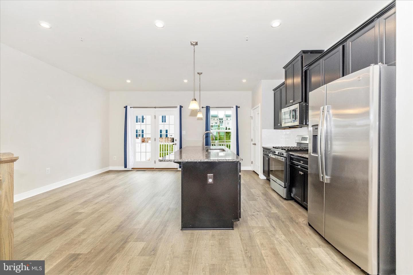 1604 Broadford Park Street photo 8