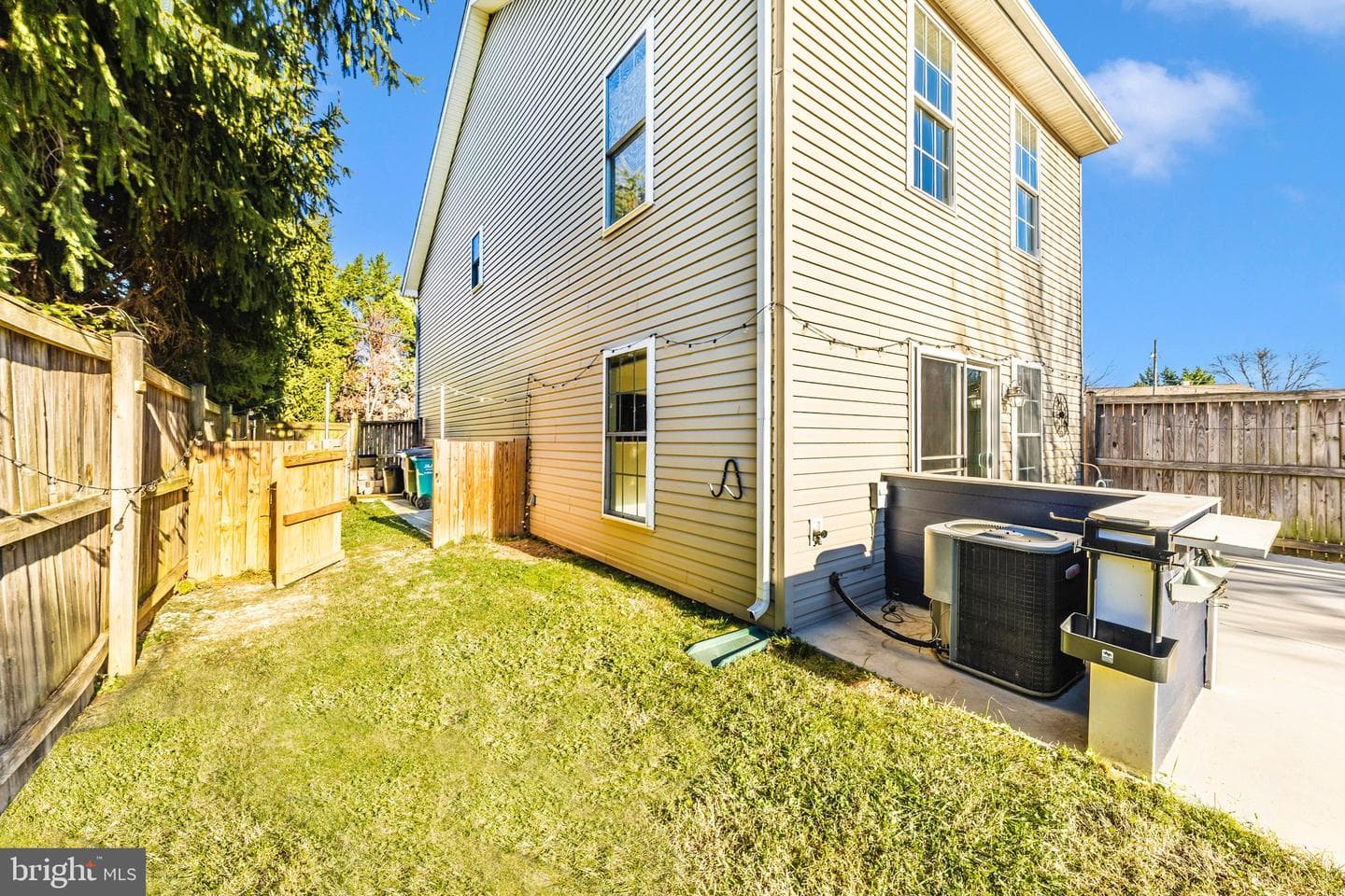 256 W 14th Street photo 41