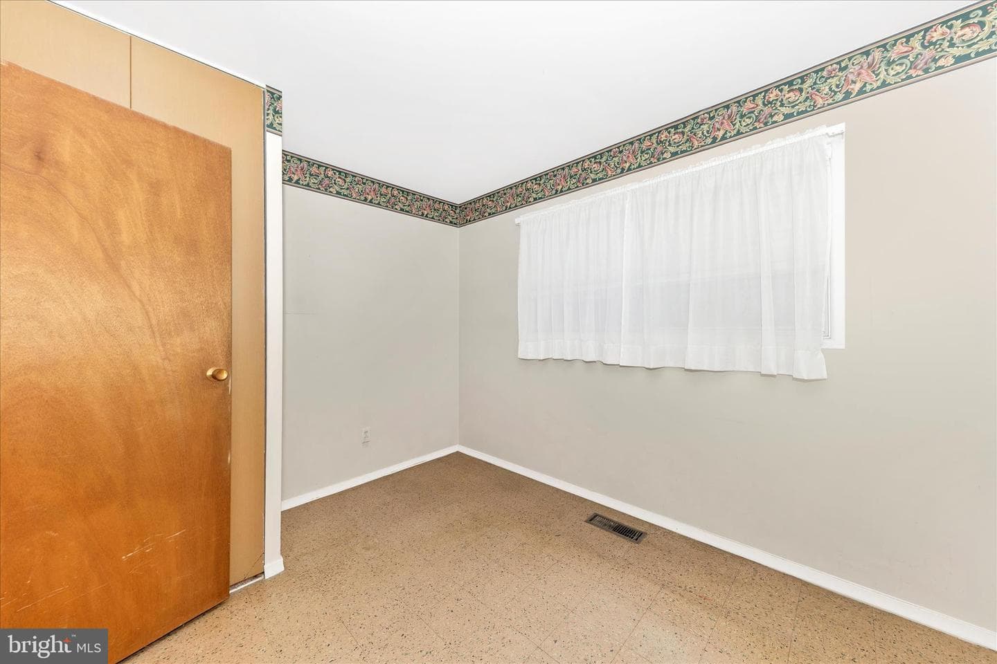 417 Logan Street photo 13