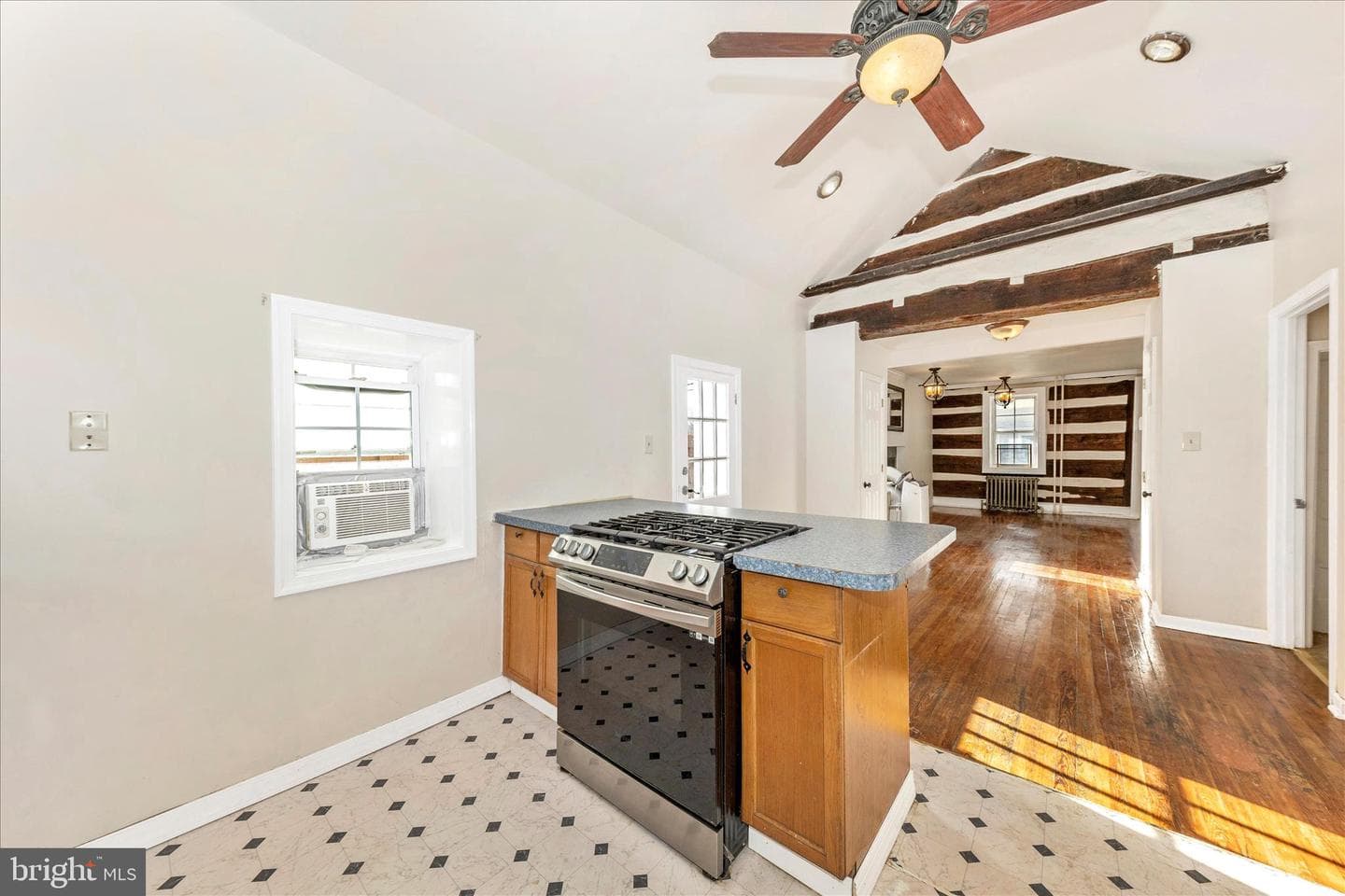 230 Knoxville Road photo 10