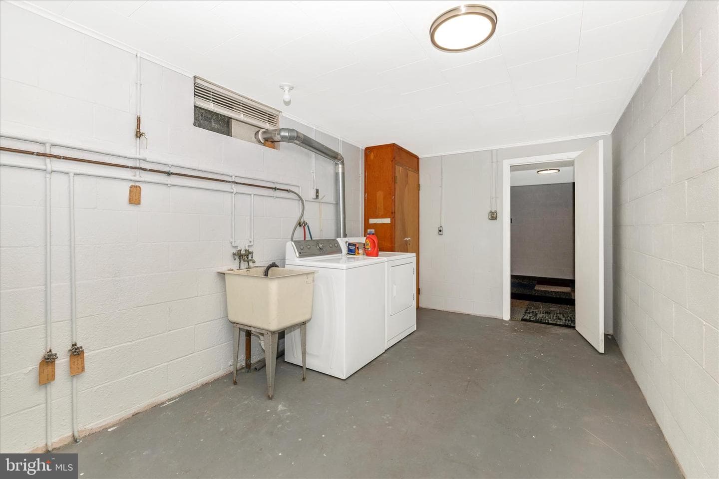 215 Broad Street photo 42