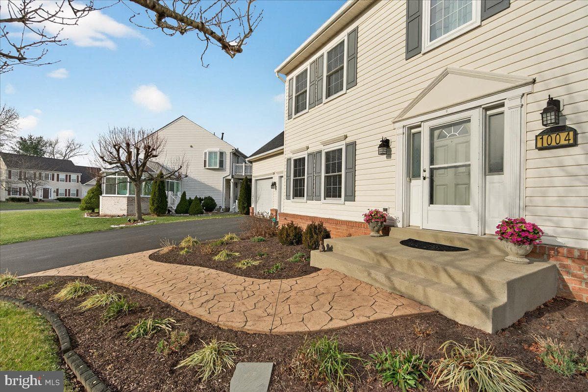 1004 Lindfield Drive photo 4