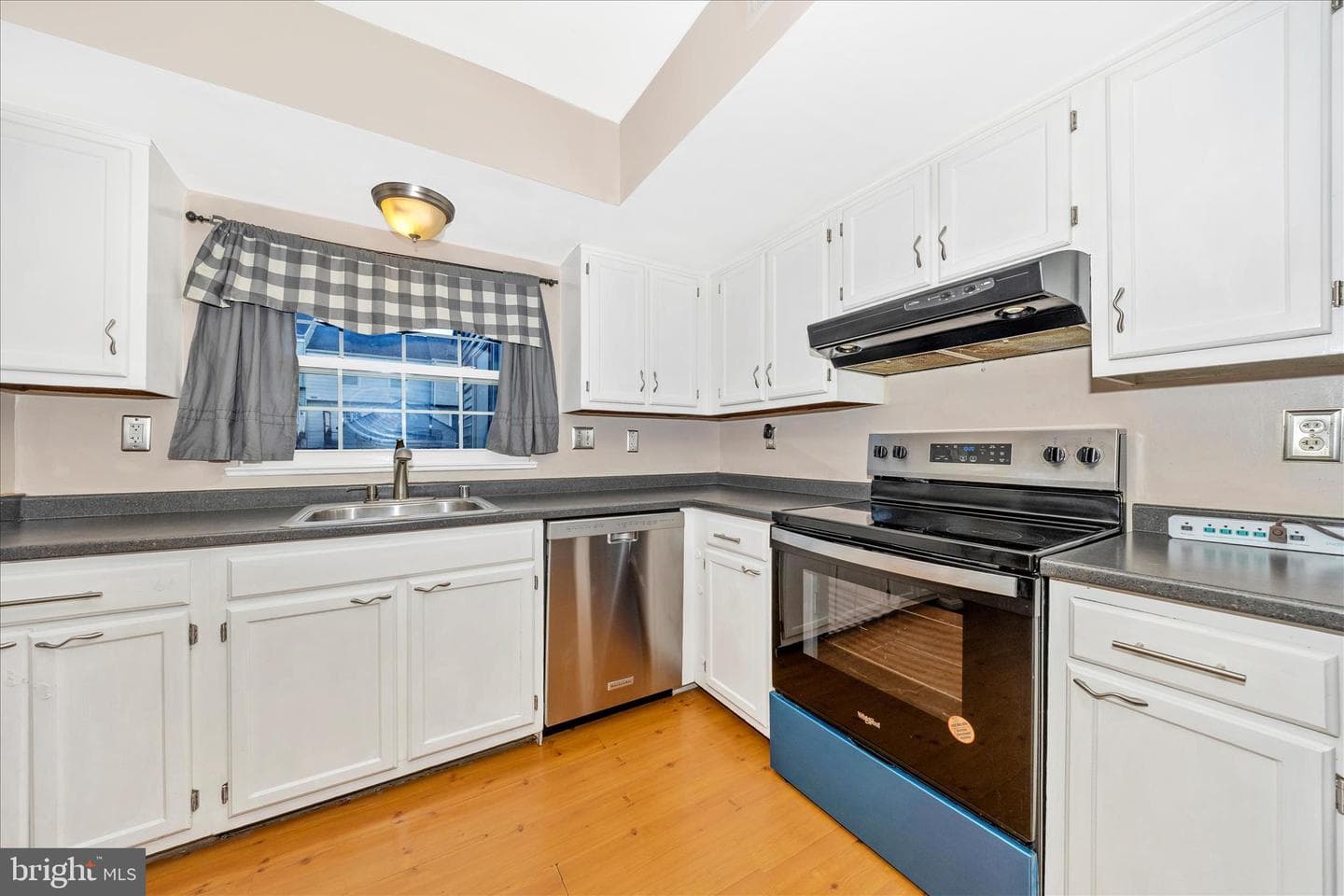 5737 Sunset View Lane photo 17