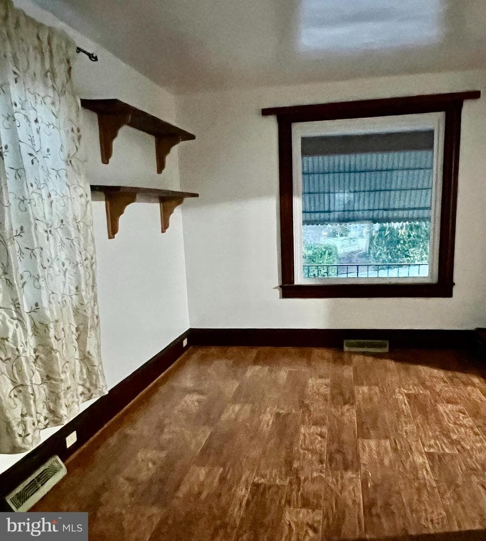 8 N Virginia Avenue photo 4