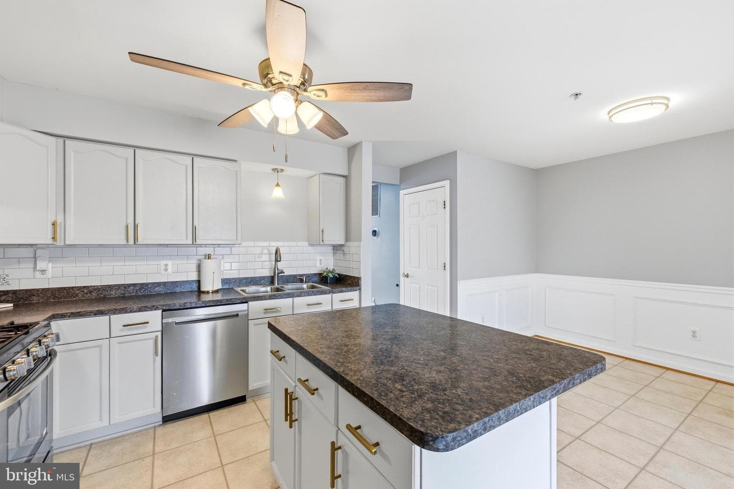 2030 Rosecrans Court photo 1