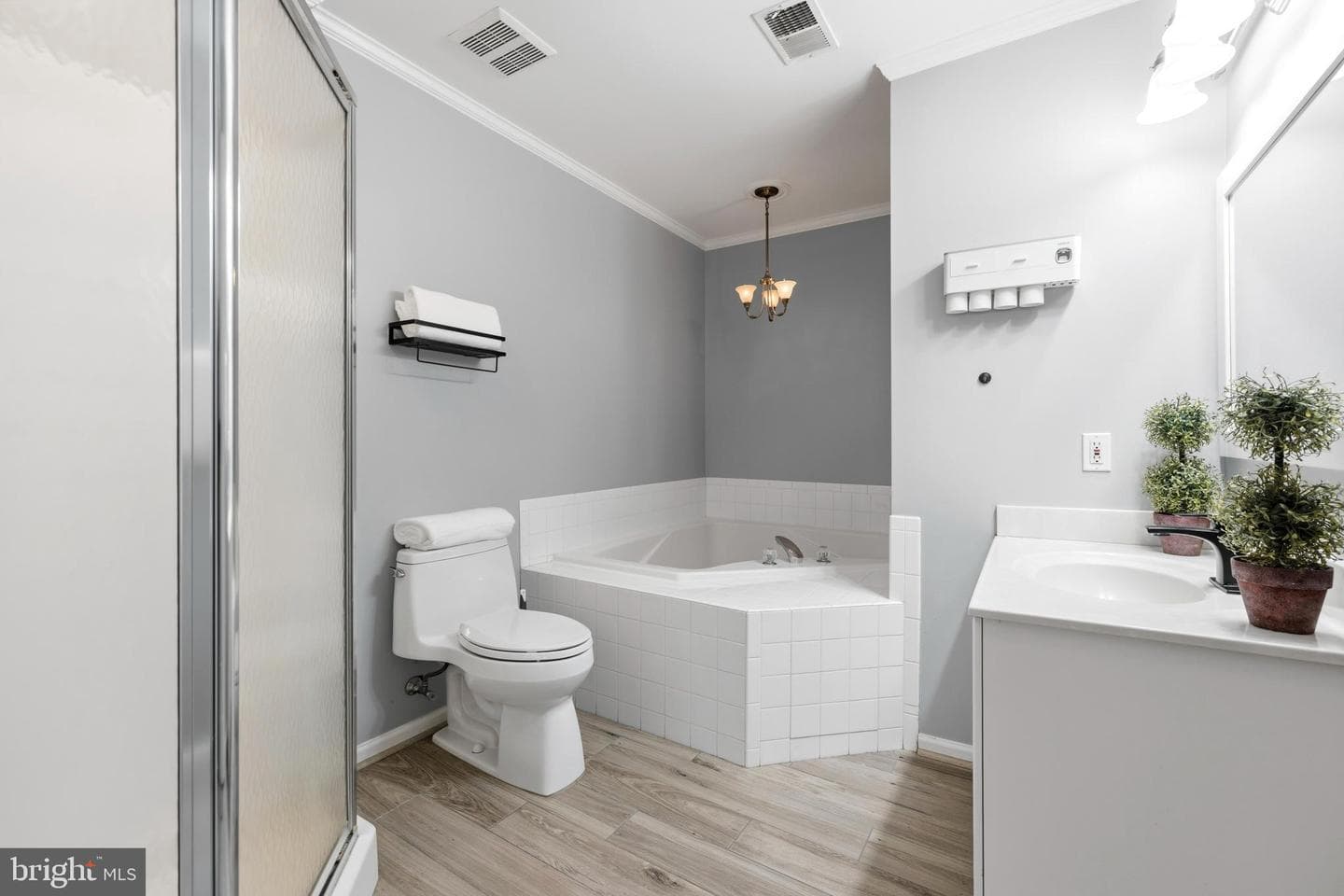 2030 Rosecrans Court photo 17