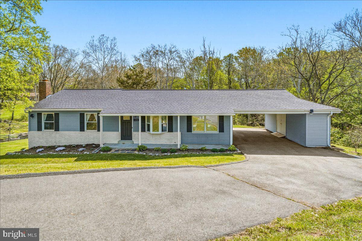 4389 Moleton Dr