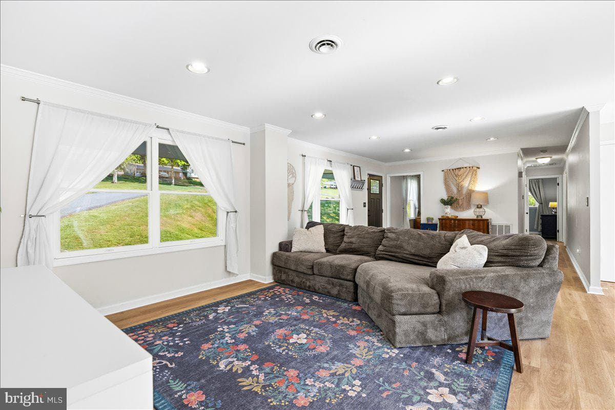 4389 Moleton Drive photo 16