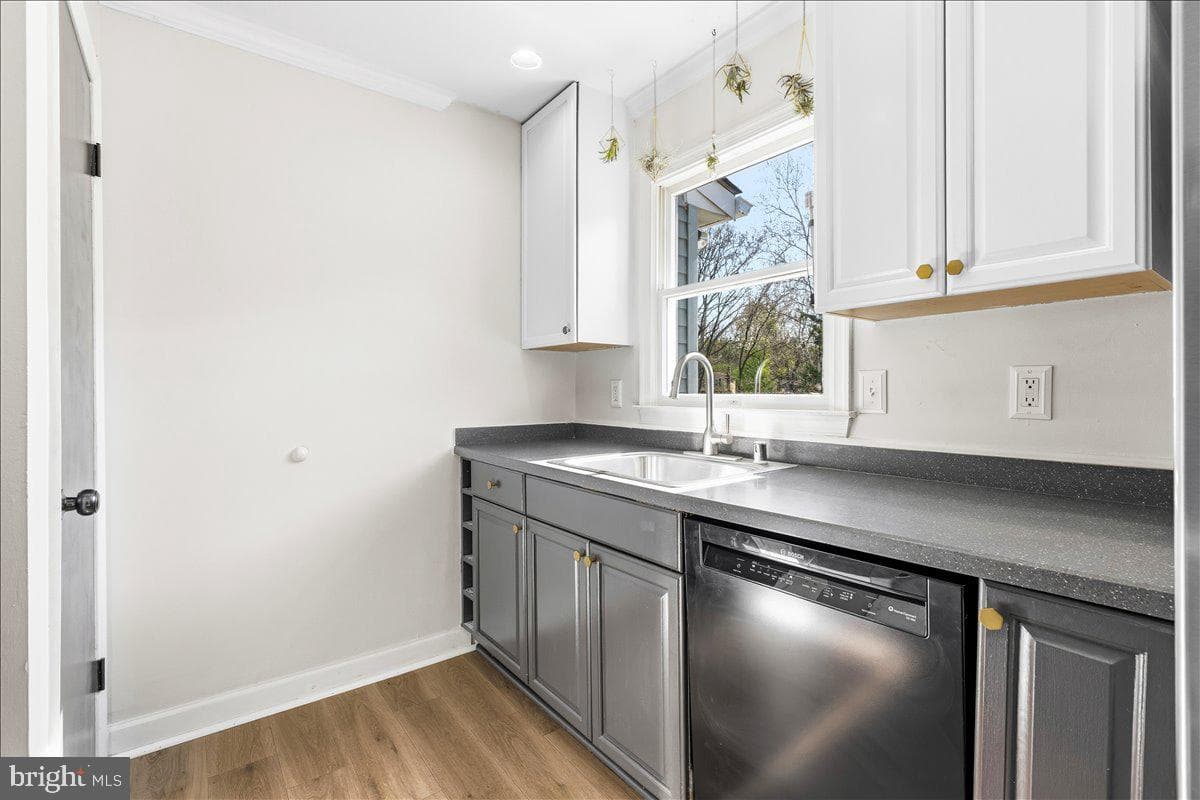 4389 Moleton Drive photo 24