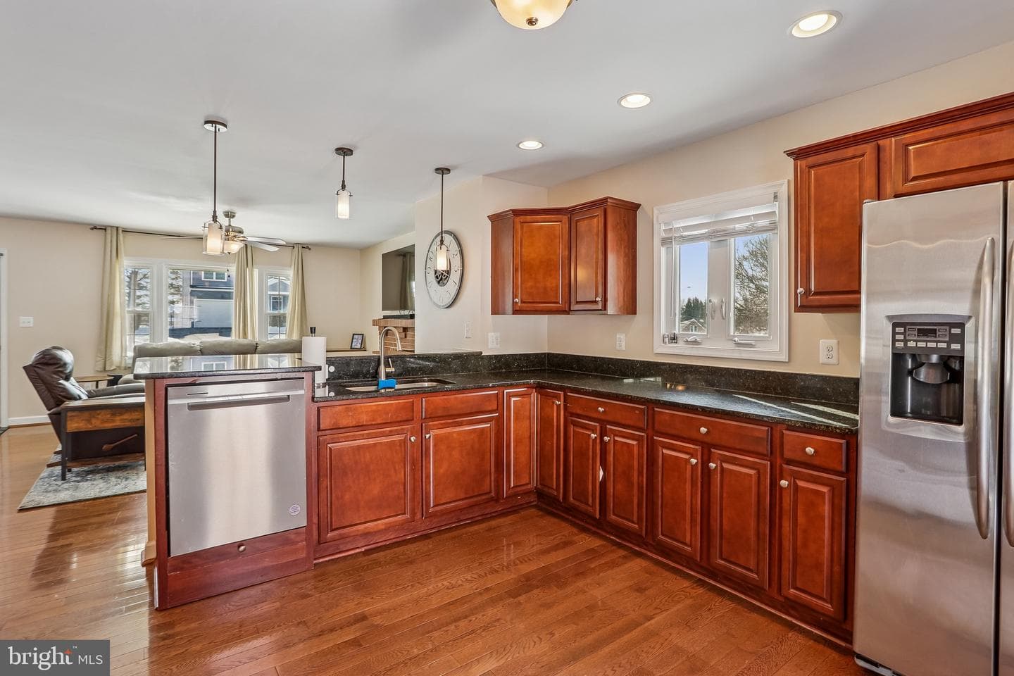 207 Broad Street photo 8