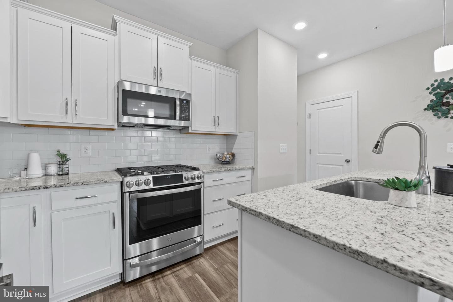 5936 Forum Square photo 9