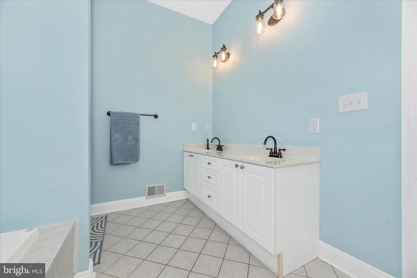 4732 Westwind photo 39