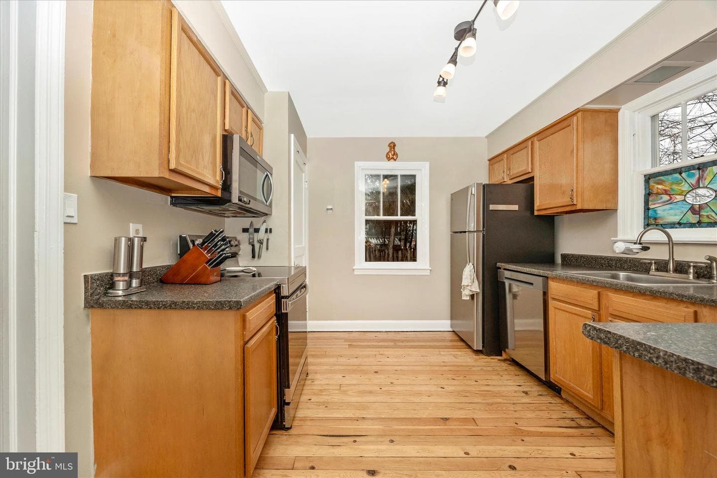 633 Lee Place photo 10