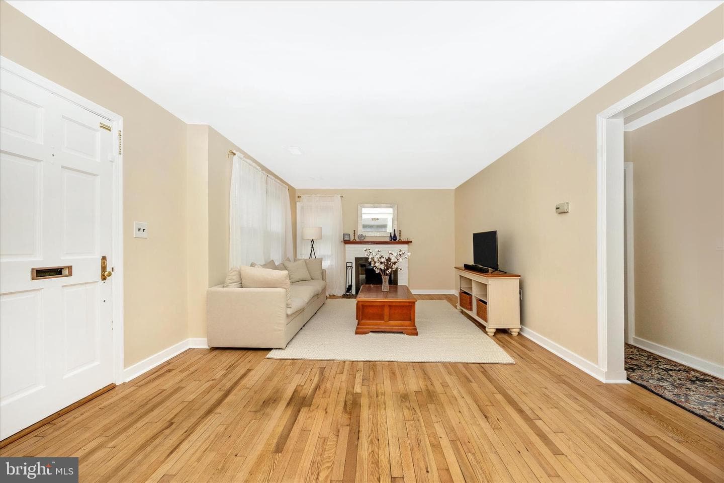 633 Lee Place photo 4