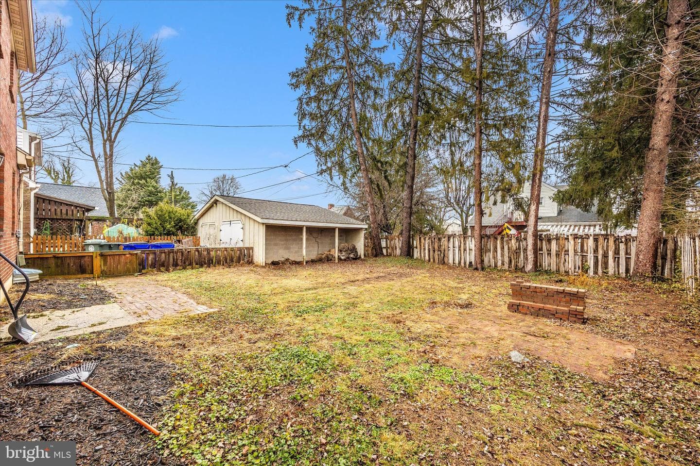 633 Lee Place photo 41