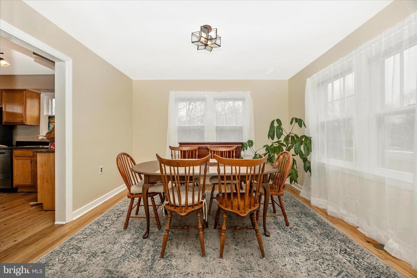 633 Lee Place photo 7