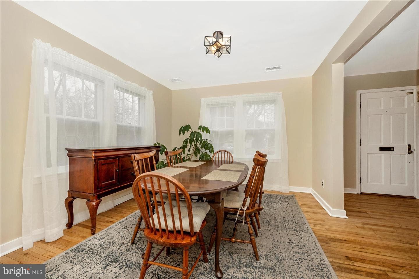 633 Lee Place photo 8