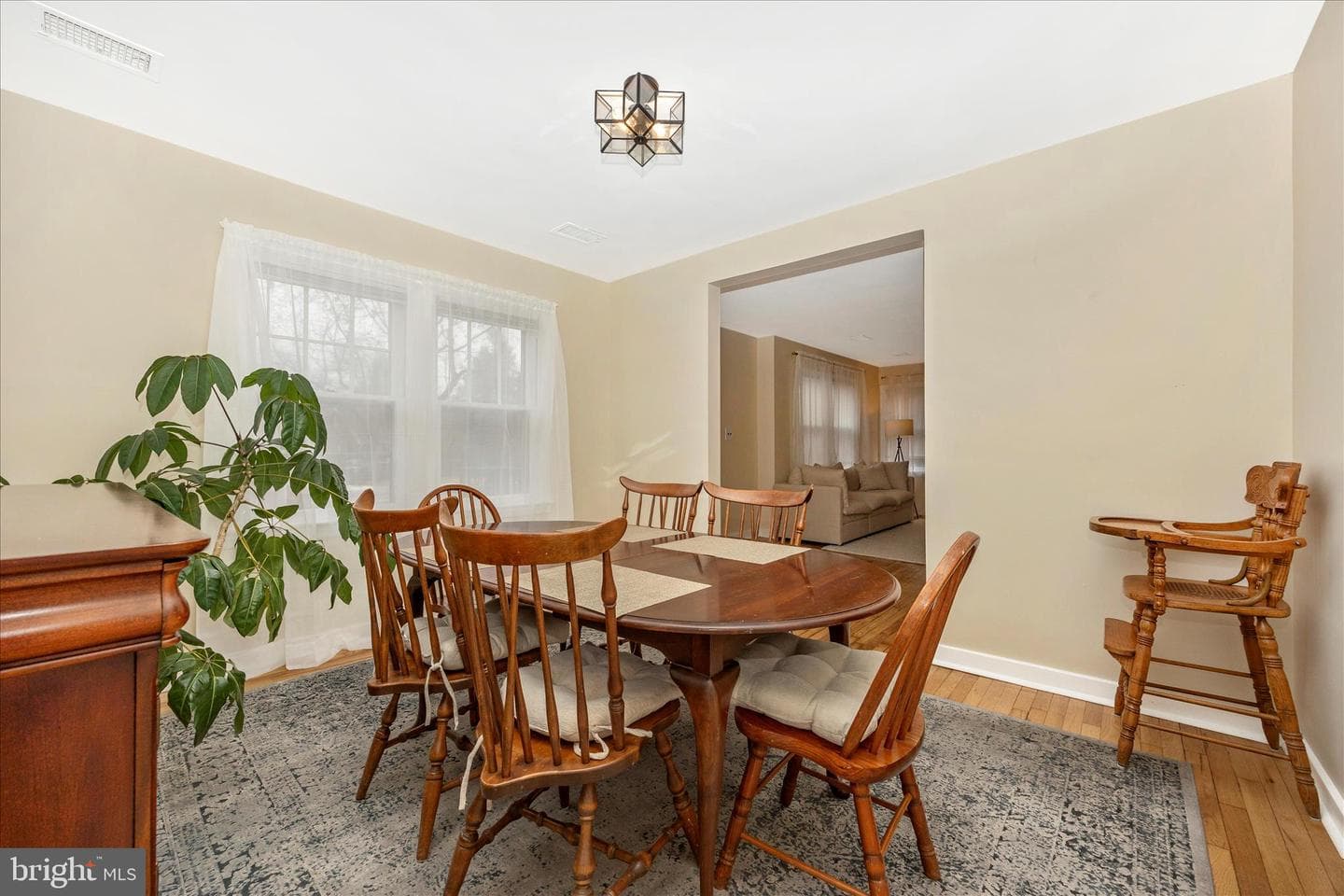633 Lee Place photo 9