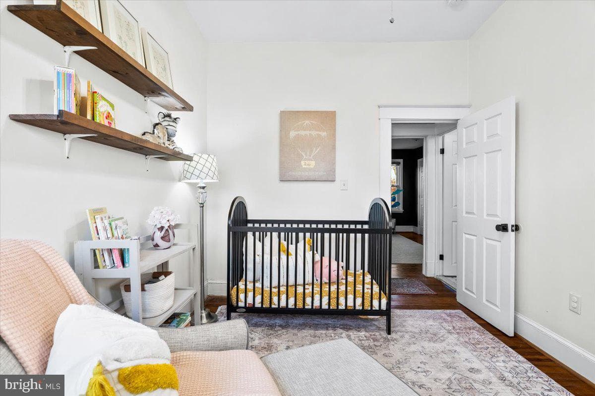 229 E 5th Street photo 25