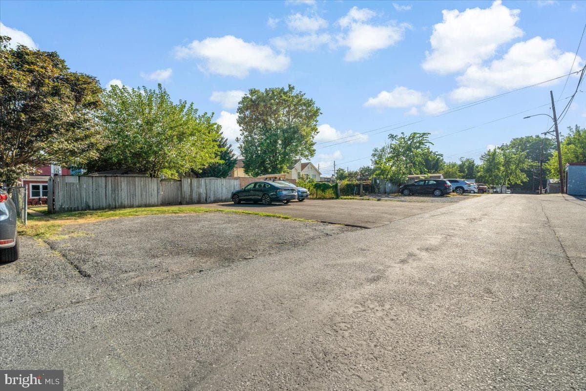 229 E 5th Street photo 42