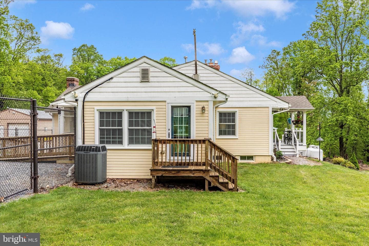 1676 Monument Road photo 35