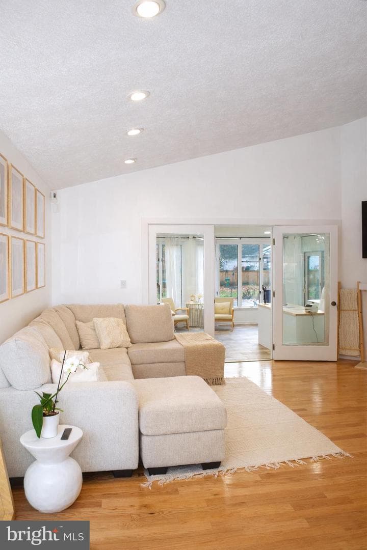 8104 Overlook Court photo 6