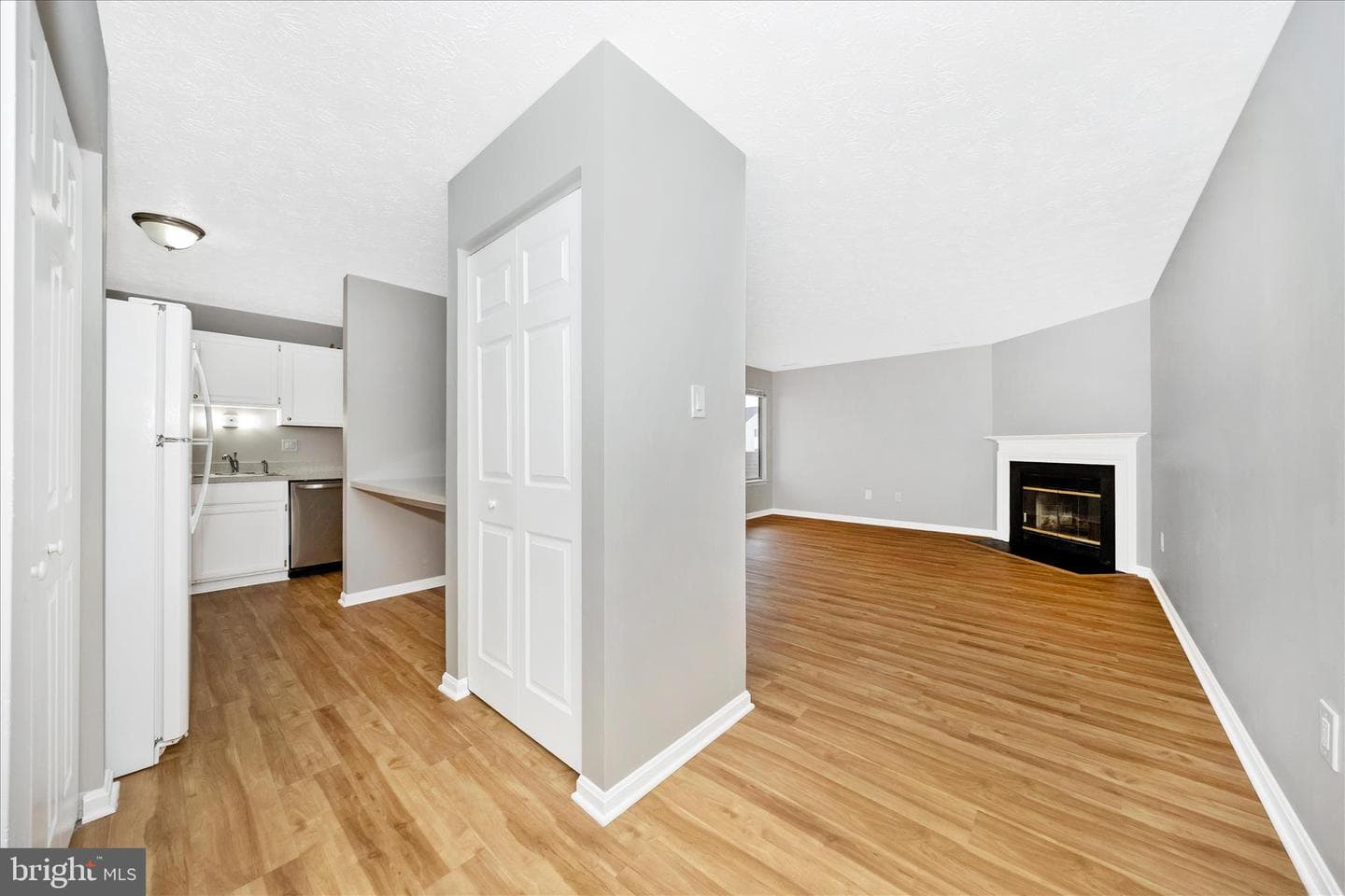 2137 Wainwright Court #1b photo 3