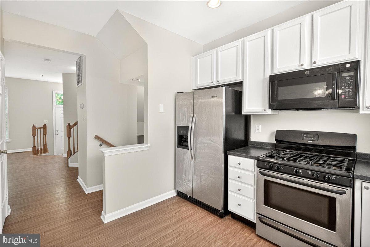 126 Fiona Way photo 14