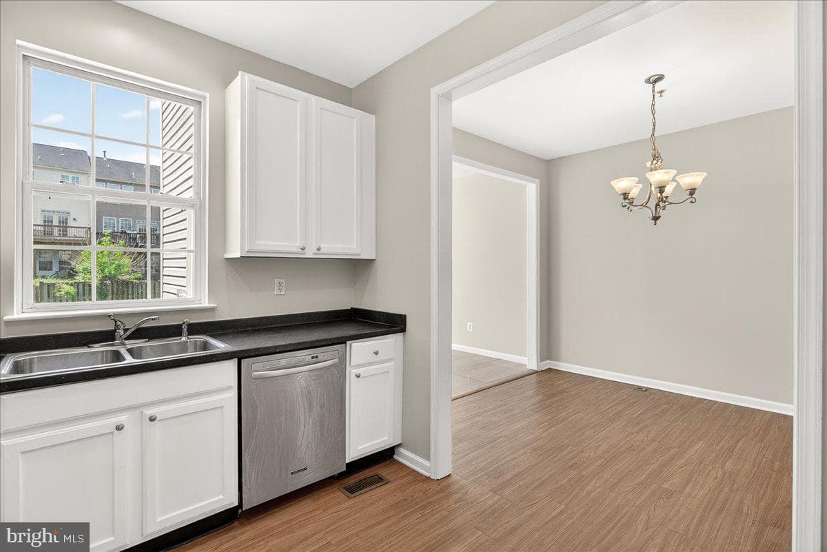 126 Fiona Way photo 16