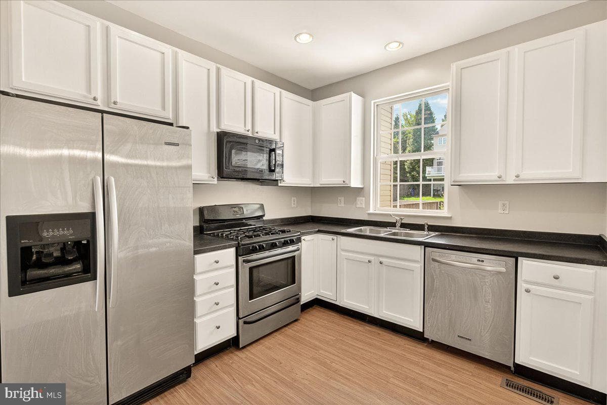 126 Fiona Way photo 17