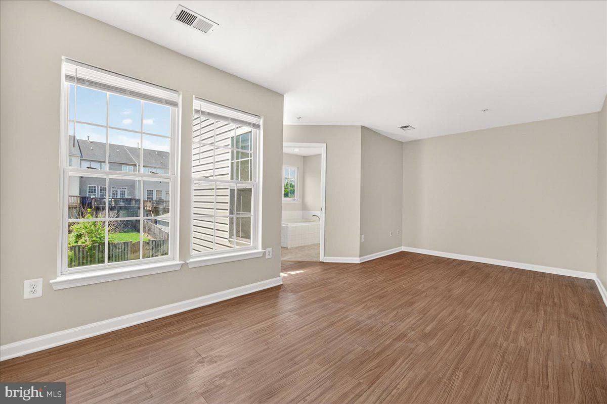 126 Fiona Way photo 18