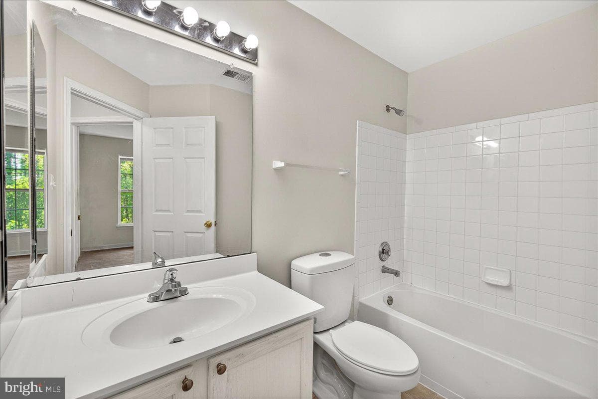 126 Fiona Way photo 25