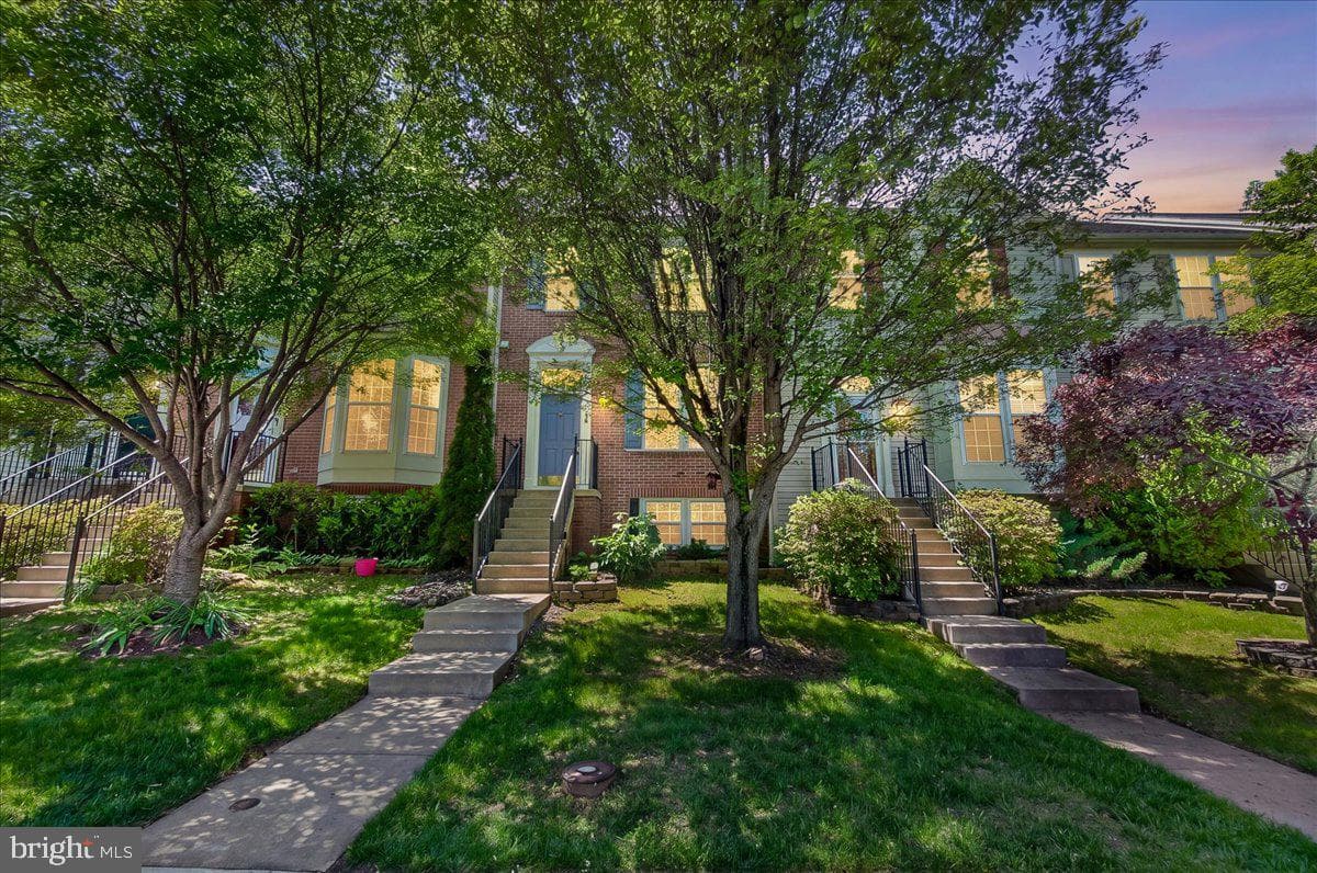 126 Fiona Way photo 4