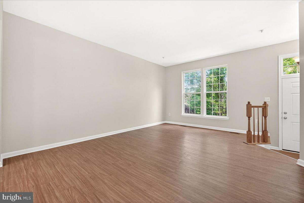 126 Fiona Way photo 6