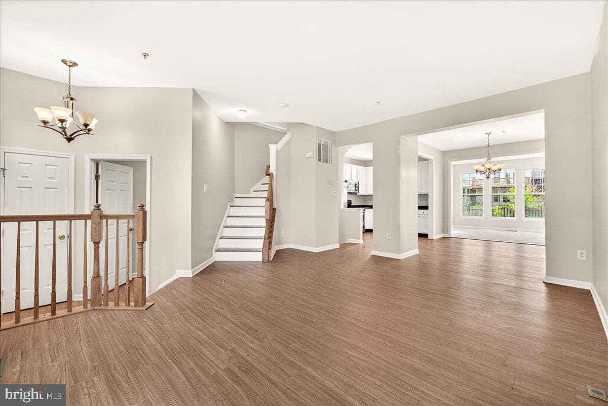126 Fiona Way photo 8