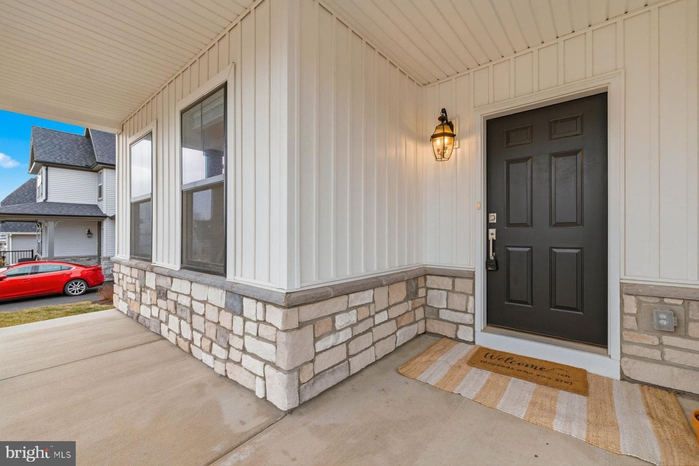 2758 Hillfield Drive photo 2