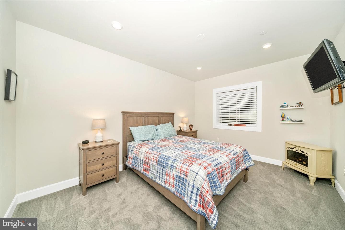 2821 Camomile Dr E photo 38