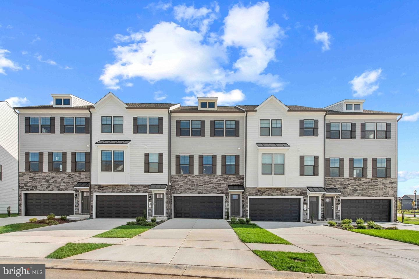 391 Ensemble Way photo 1