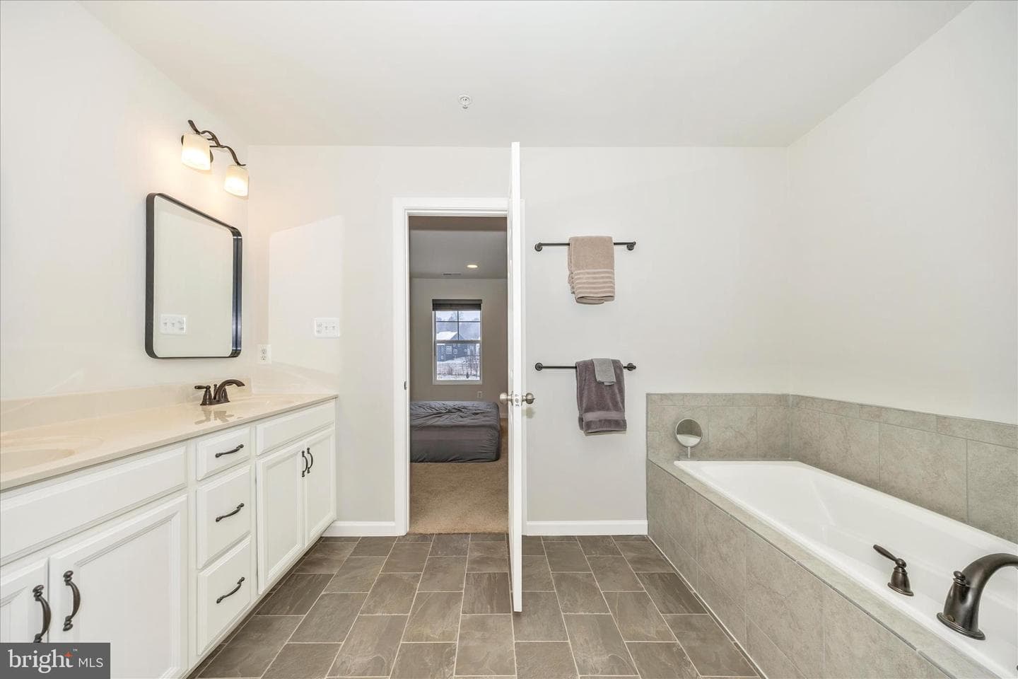 2805 Hillfield Drive photo 8