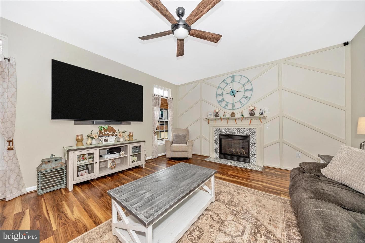 2033 Burnside Drive photo 17