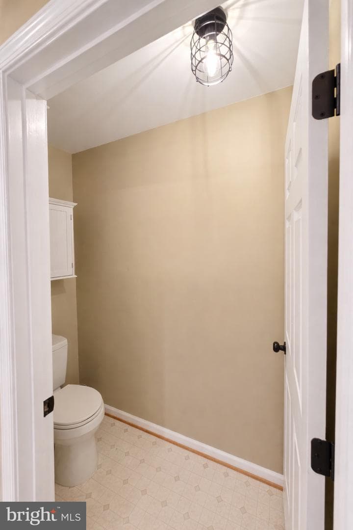 2033 Burnside Drive photo 27