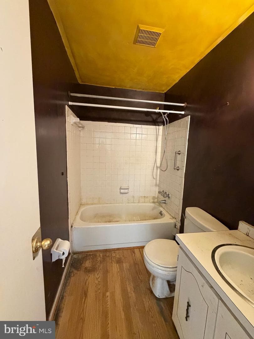 56 Apple Way photo 13