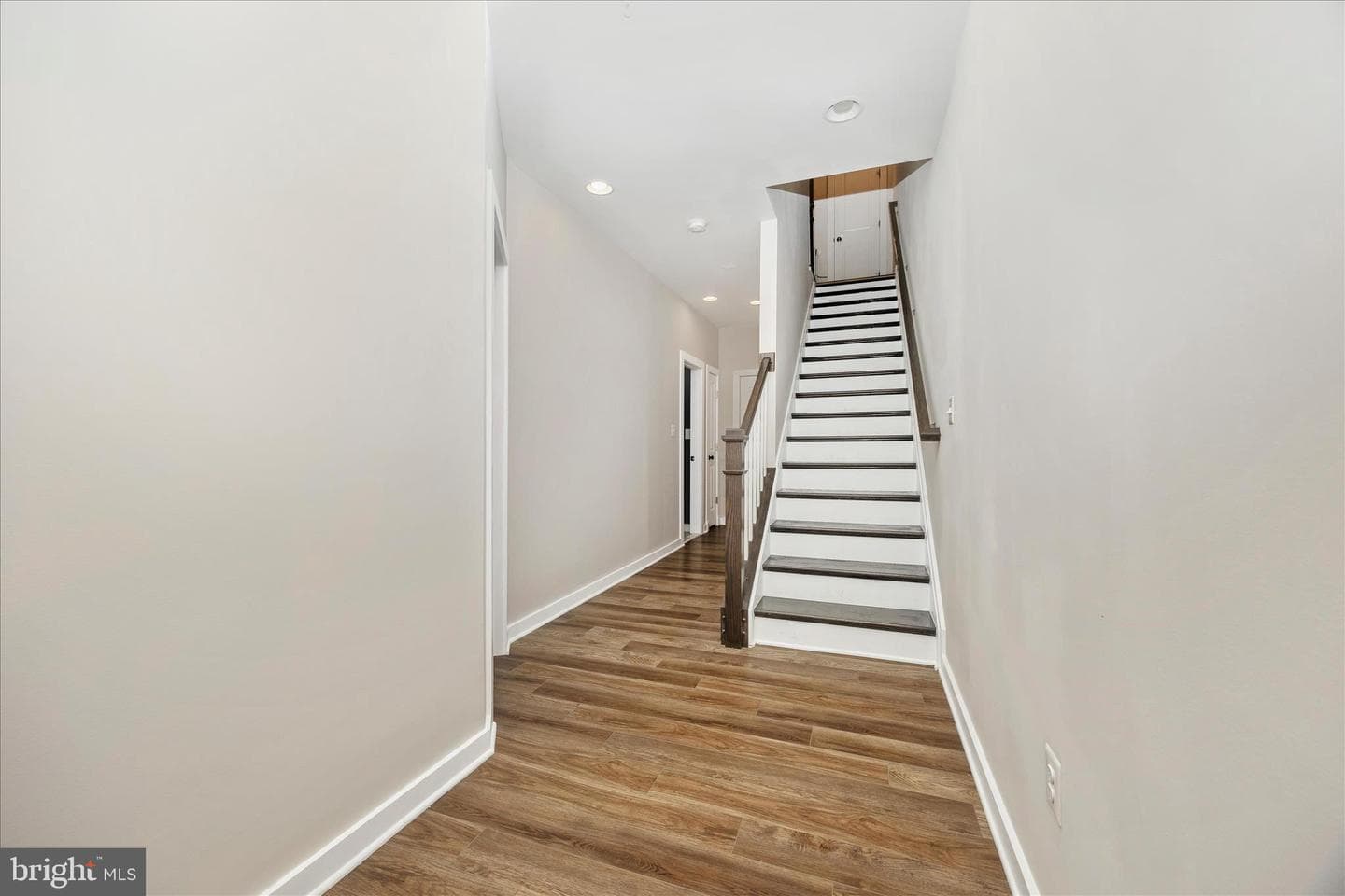 9018 Shady Pines Drive photo 5