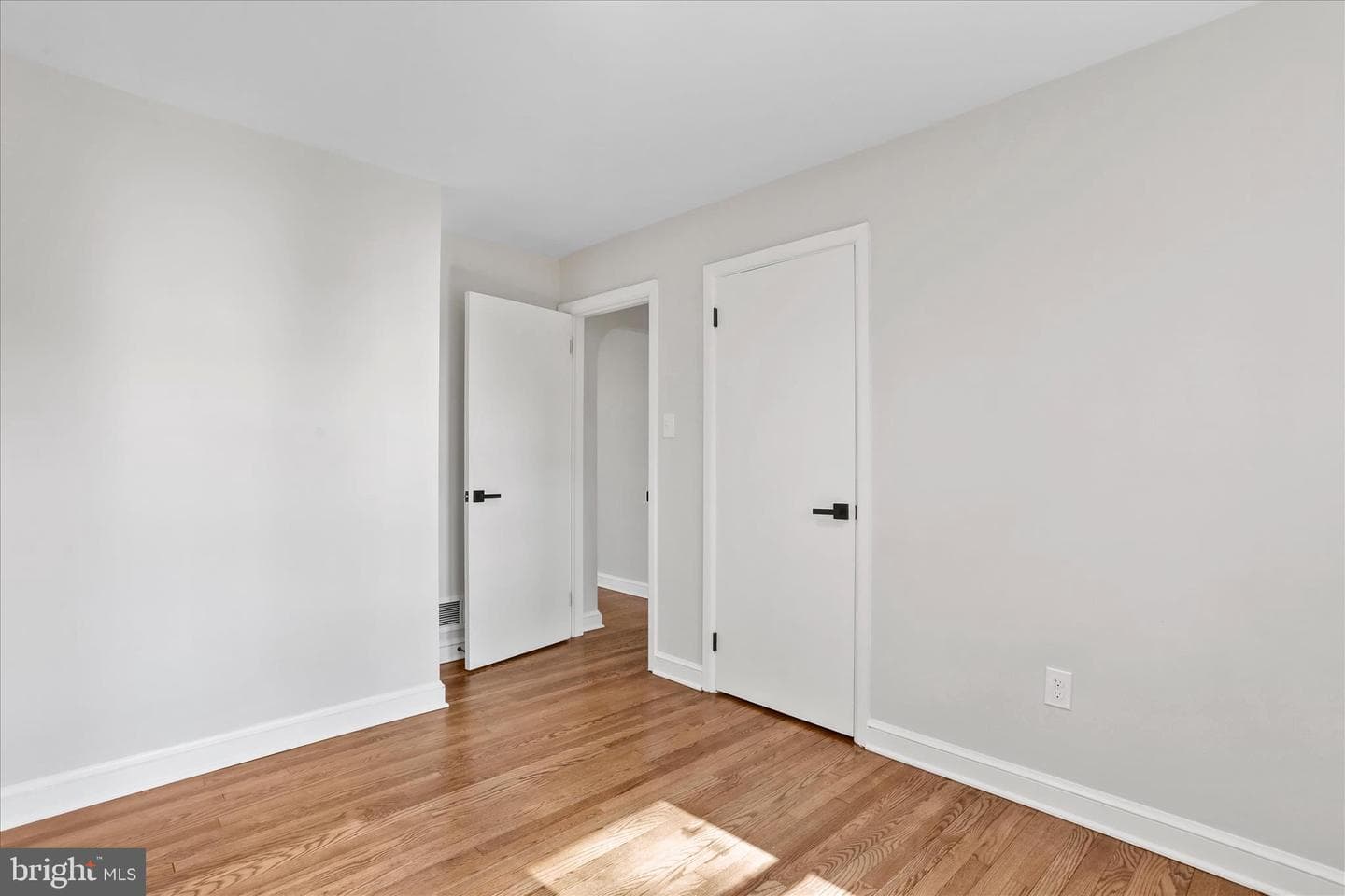 10 Linden Boulevard photo 10
