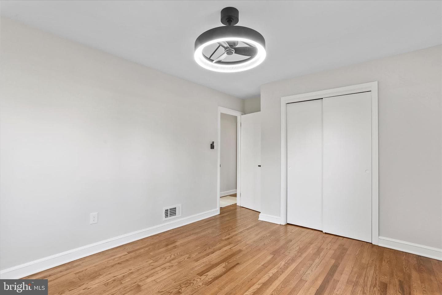 10 Linden Boulevard photo 12