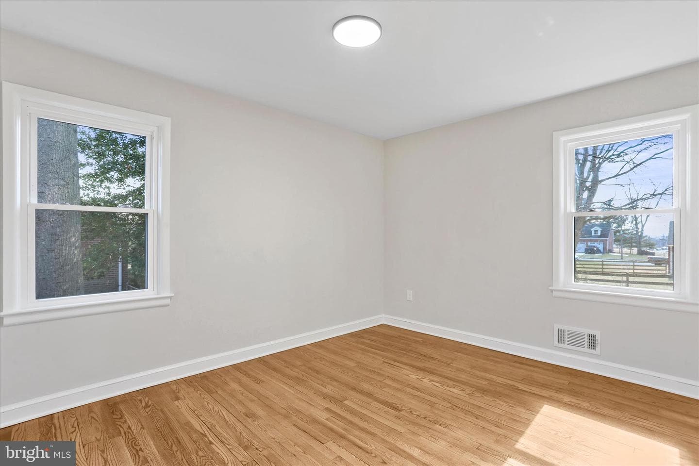 10 Linden Boulevard photo 13