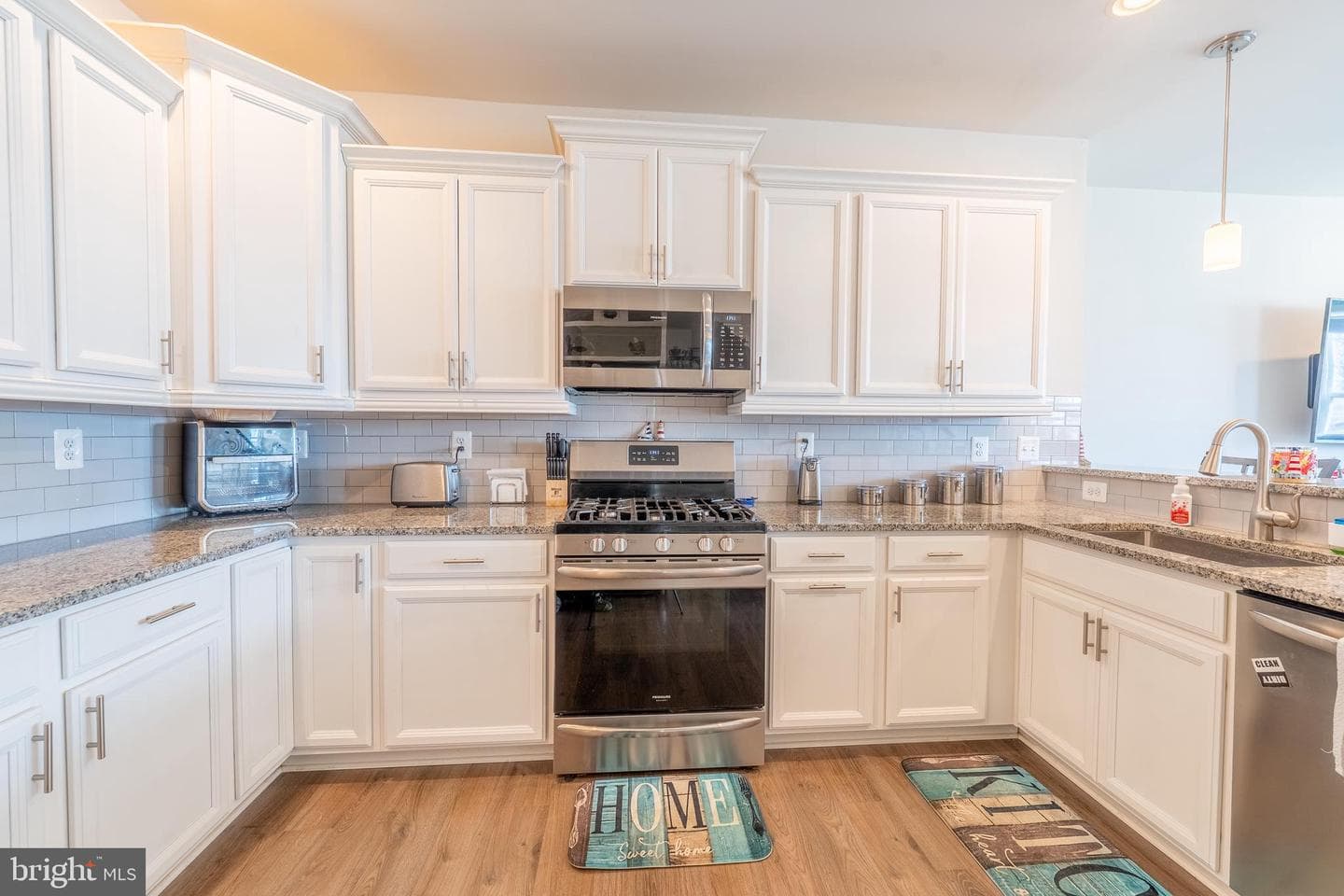 7070 Executive Way photo 10