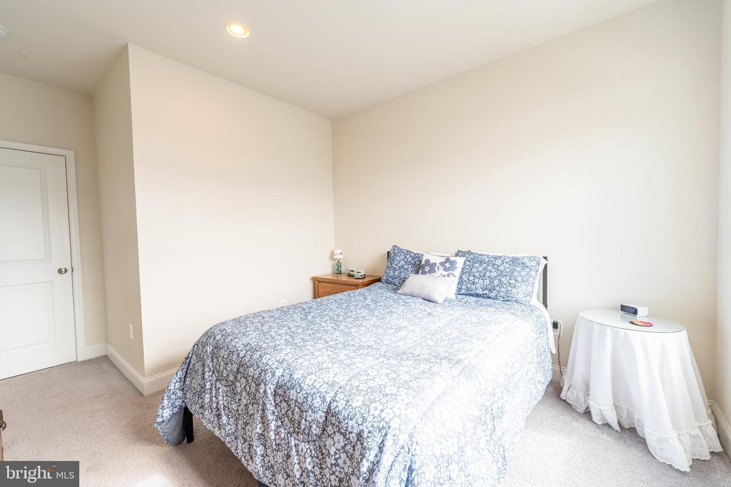 7070 Executive Way photo 31